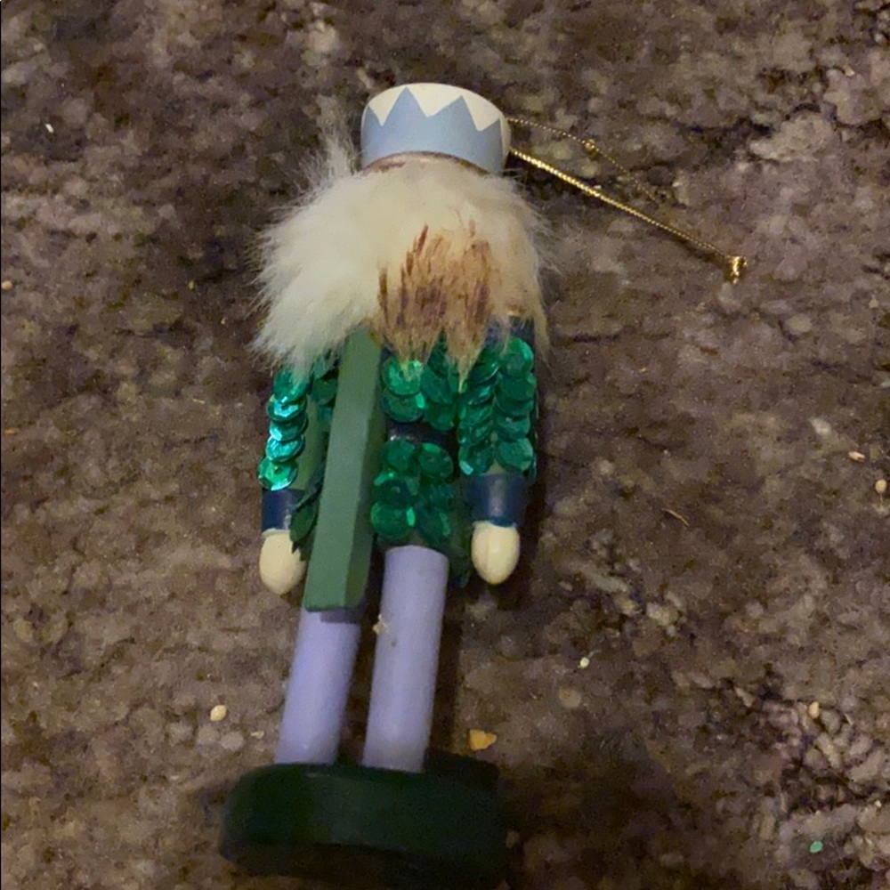 Nut cracker. - Picture 2 of 6